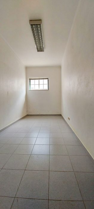 Arrendamento de espaço comercial na Travessa do Calvário