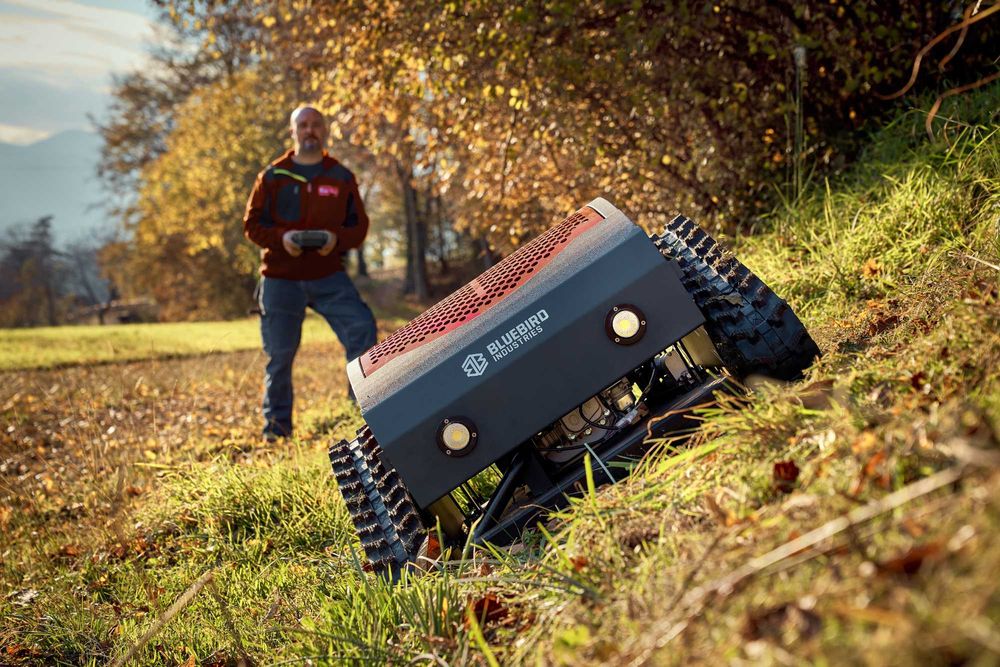 Robot Koszący-Kosiarka zdalnie Sterowana BLUEBIRD FM 25-53