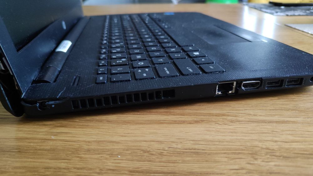 Laptop HP uszkodzona obudowa