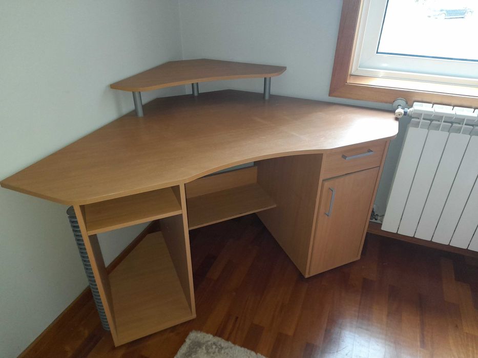 Mesa de secretária de canto