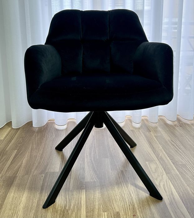 Cadeira rotativa em veludo
