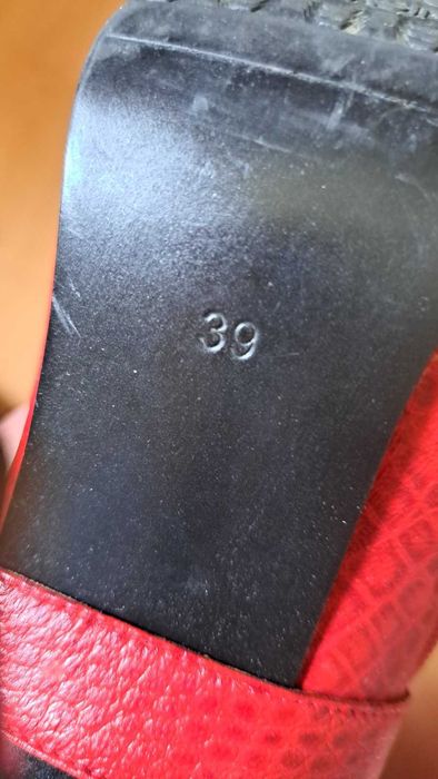 Сапоги на високих  підборах р. 39
