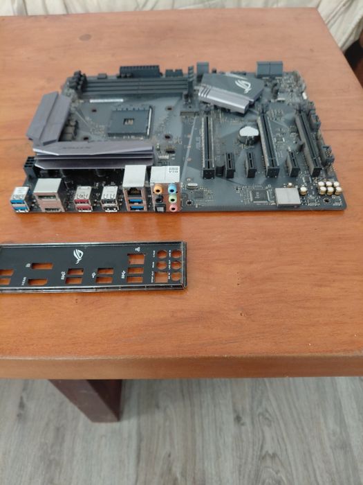 Motherboard ASUS ROG Strix B350-F Gaming (AM4 / DDR4)