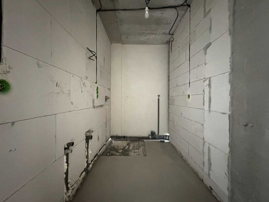 Здана! Однокімнатна з чорновими роботами. Вигідно!