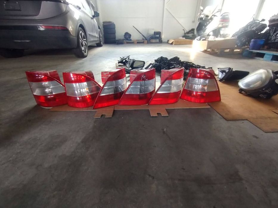 Задні стопи на Mersedes ML 163