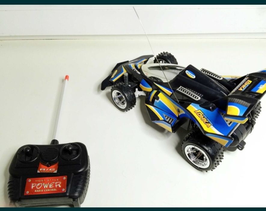 Машинка на пульті