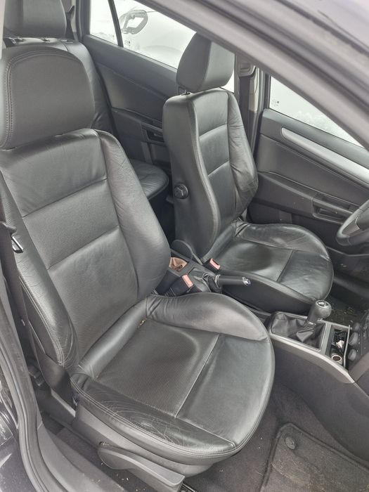 Салон сидіння натуральна шкіра  Opel Astra H 2004-11 універсал Recaro