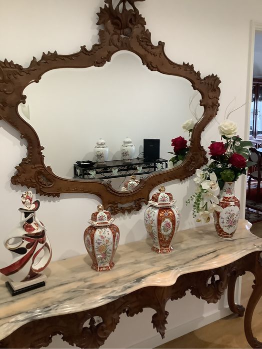 Credencia com espelho toda trabalhada a mao