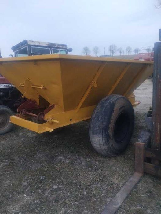 rozsiewacz nawozów wapna Olby 5 ton