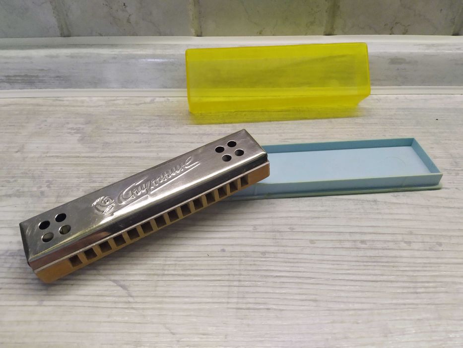 Продам губную гармошку "Спутник". СССР.