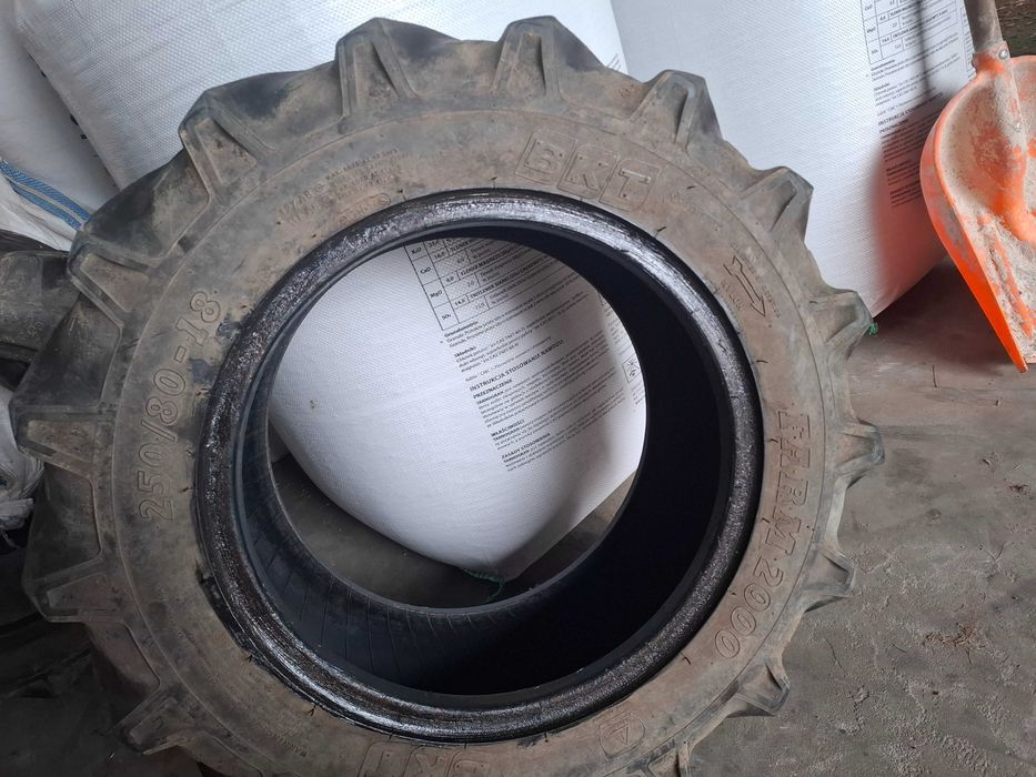Opony Rolnicze 250/80/18