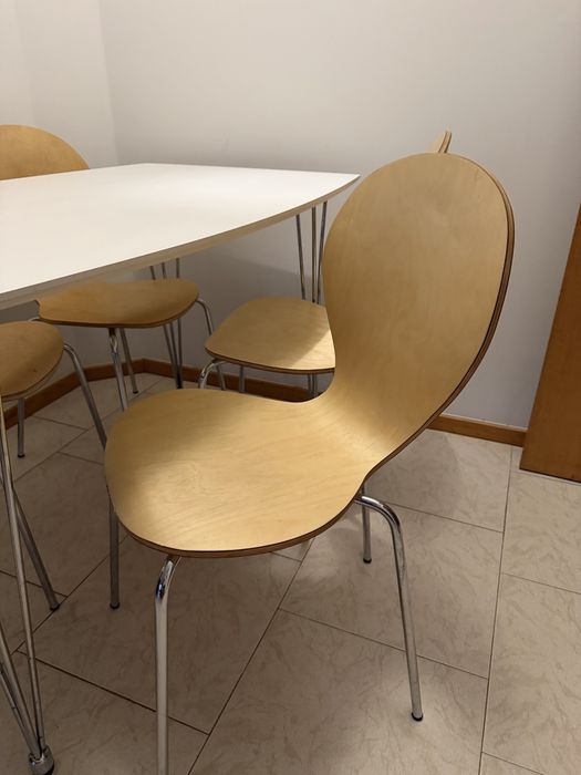 Vendo mesa jantar c/4 cadeiras