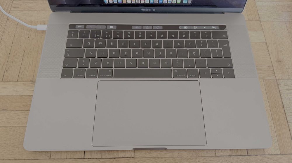 MacBook Pro 15" 2017 i7 – 16GB RAM – Perfeito estado + Caixa e Carregador Originais