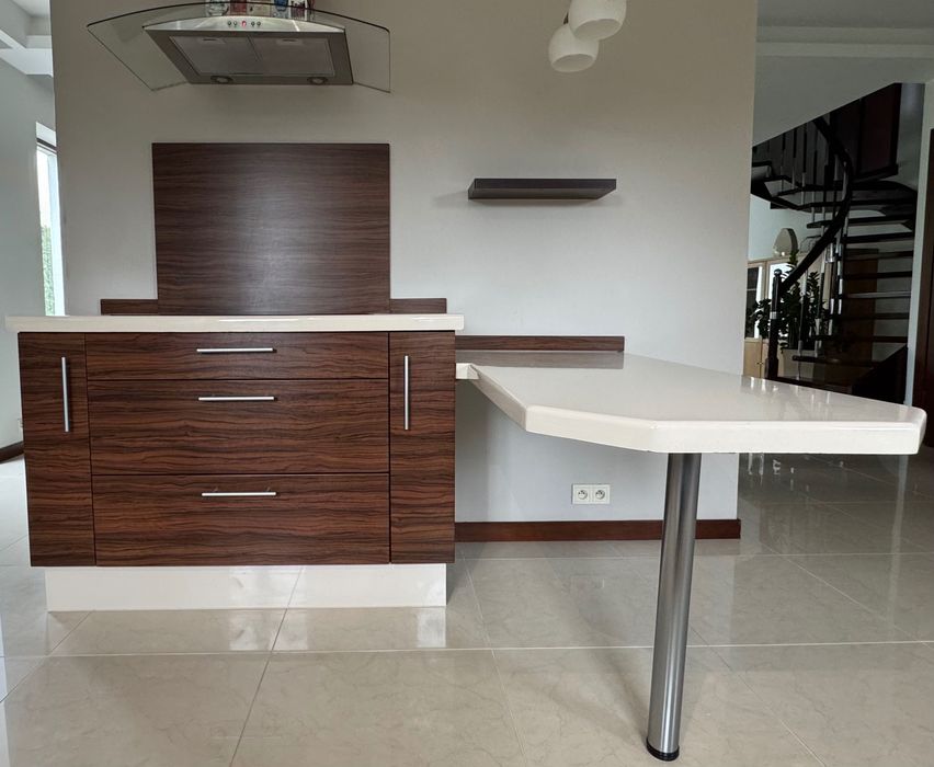 Meble kuchenne w kolorze zebrano