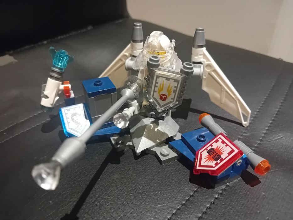 Zestaw lego nexo knights