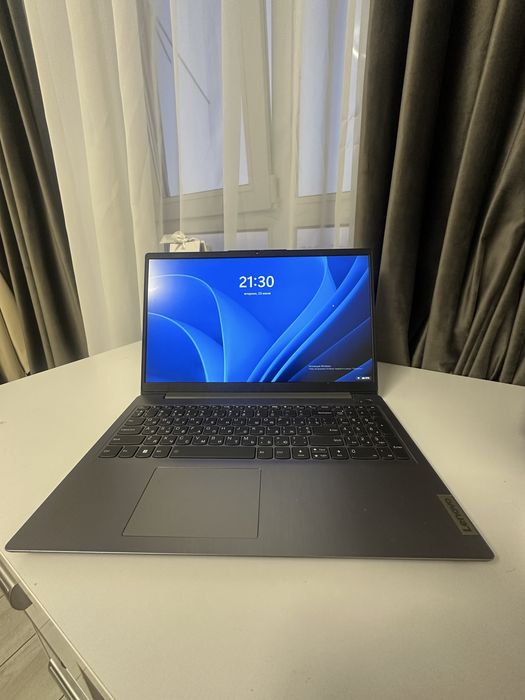 Ноутбук  LENOVO