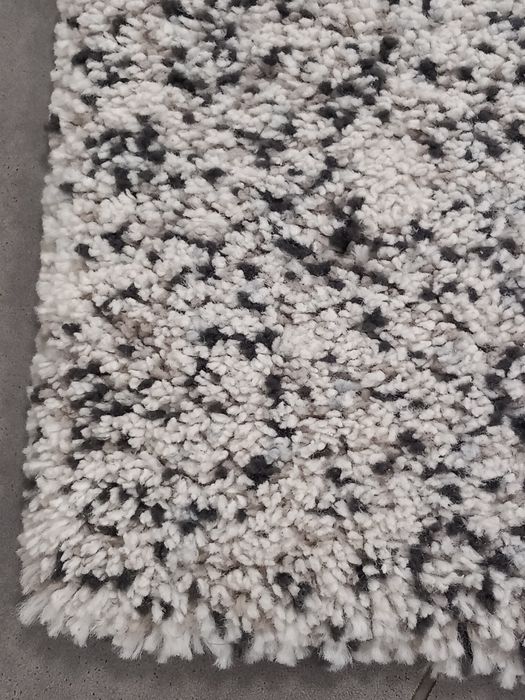 Sprzedam fajny dywan 230x170 cm.