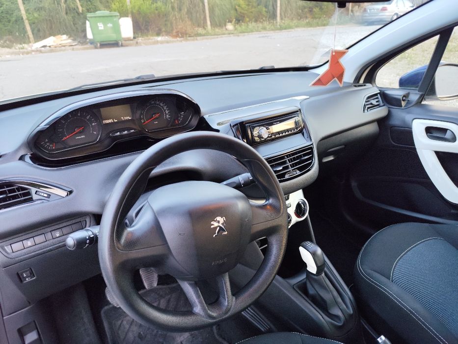 Peugeot 208 1.0 VTI  2015 98000 kms