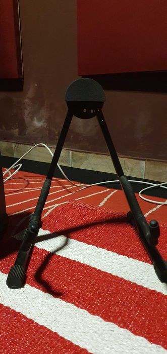 Guitarra Elétrica + Amplificador Roland + Suporte