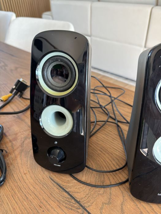 Colunas Logitech Z323