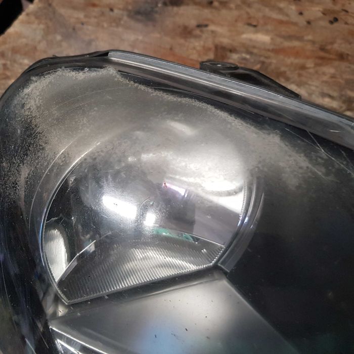 lampa przód VW Polo 4 6Q1