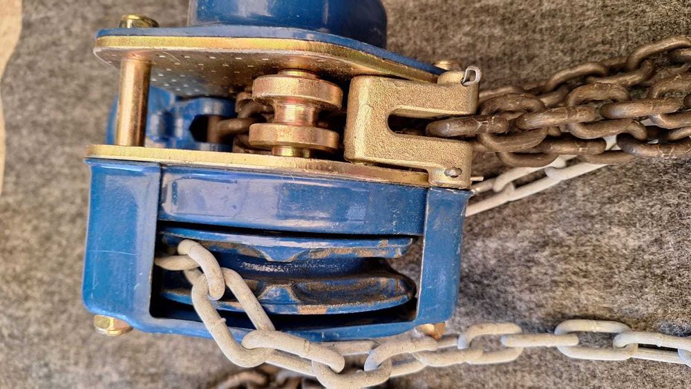 Ręczna  wciągarka KOMSTAL WLK-05, 9 m łańcucha 500kg udźwigu