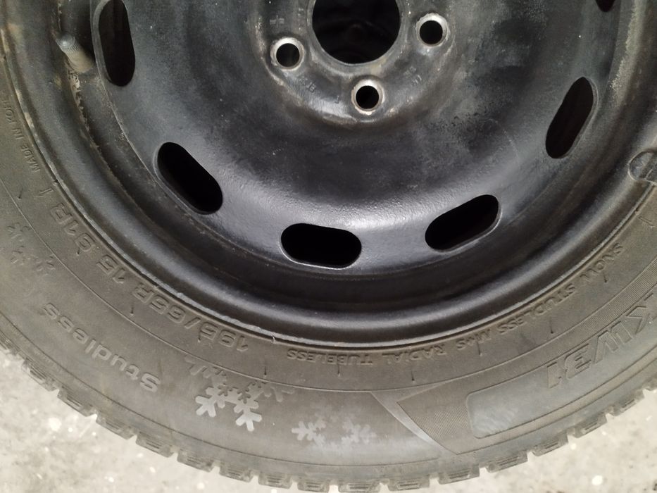 Диски  R15 с резиной зимней шкода Октавия
