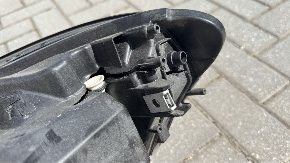 Farol led BMW serie 1 (danificado)