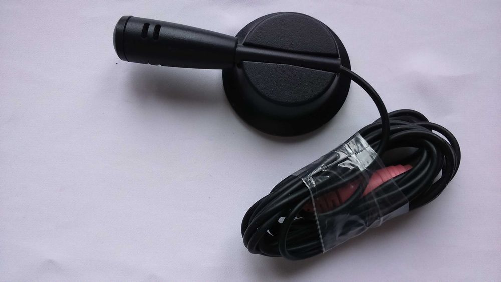 Мікрофон    настільний обертається на 360 градусів.