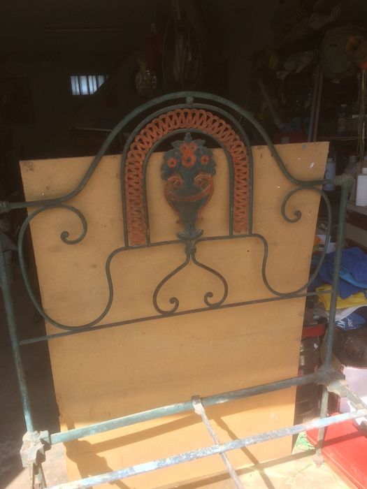 Cama em ferro antiga