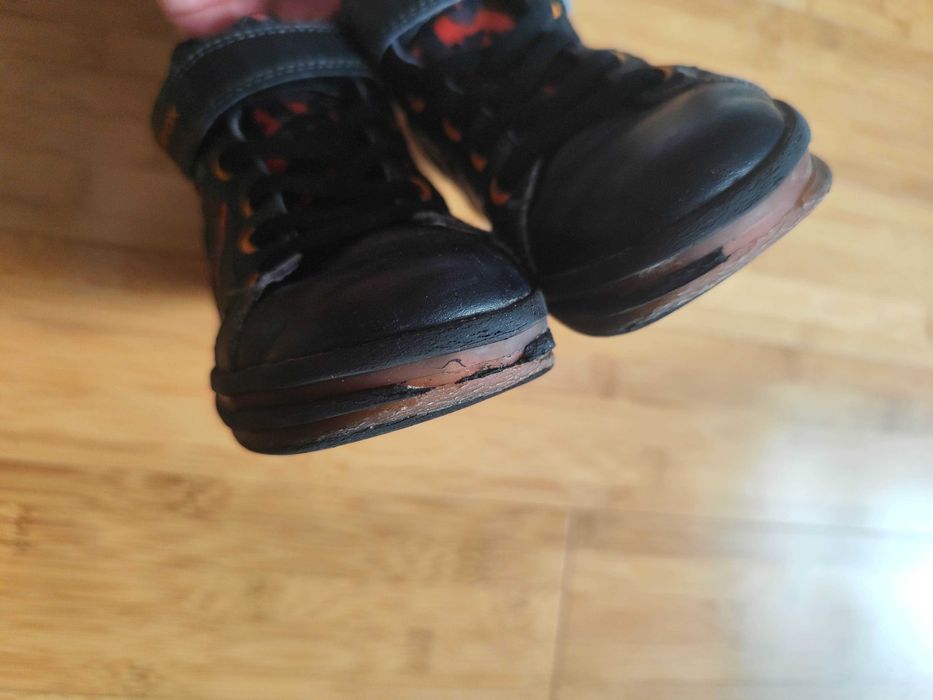Buty jesienne Geox ze świecącą podeszwą rozmiar 29.