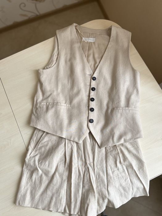 Лляний костюм від Zara