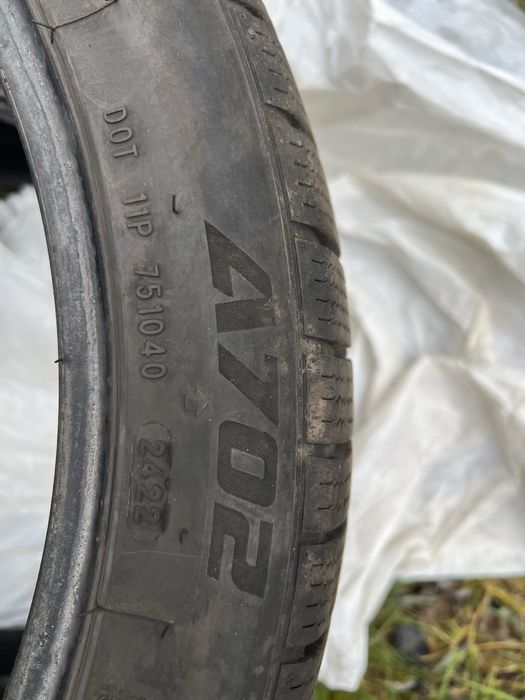 Зимові шини 245/40R19