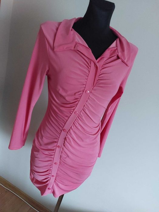 Sukienka rozowa dlugi rekaw asymetryczna koszulowa s m dopasowana