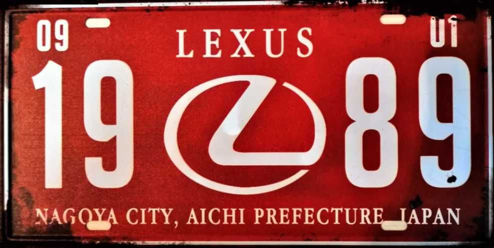 Placas decorativas, de marcas de carros, c/as datas de fabrico