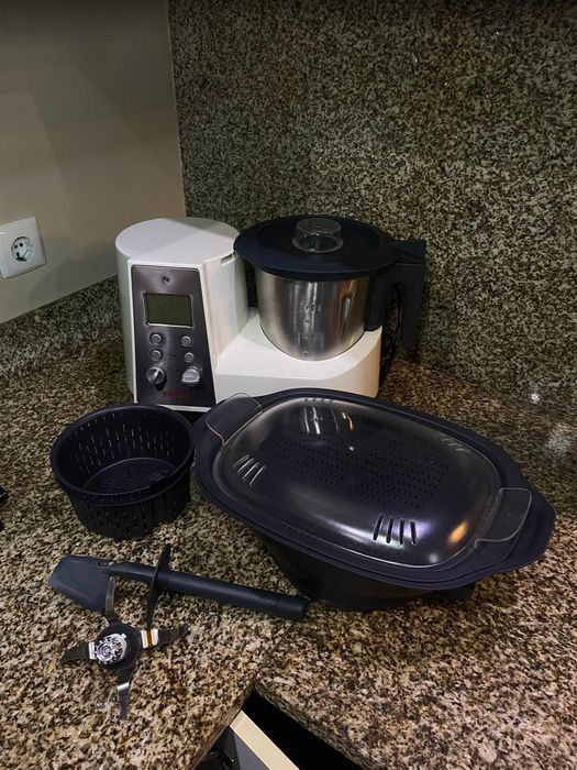 Robô de cozinha Yämmi 1 com acessórios e livro de receitas (Como Novo)