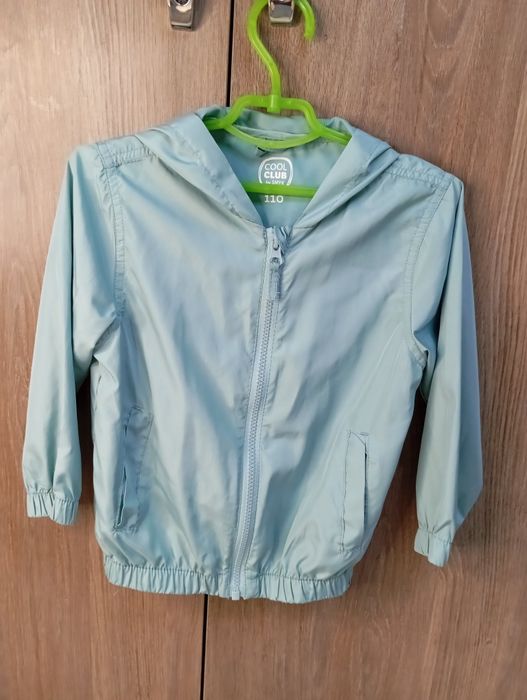 Курточка, вітровка