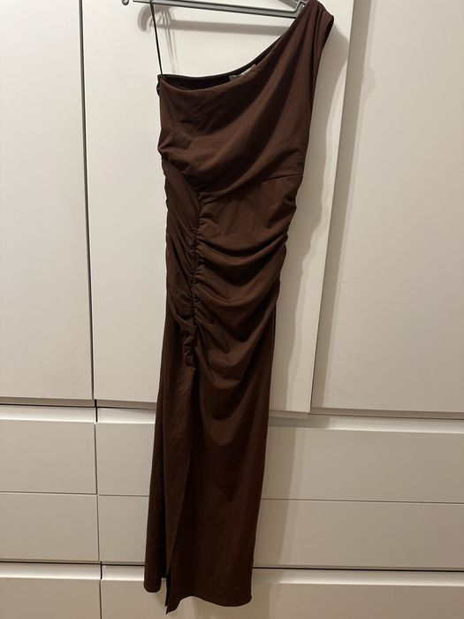 Сукня Zara коричнева на одне плече з розрізом, розмір S