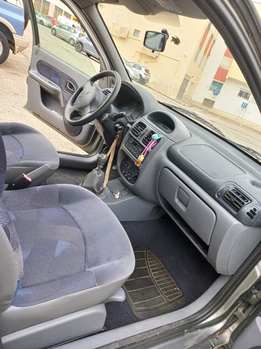 Renault clio 1.2 gasolina 2001