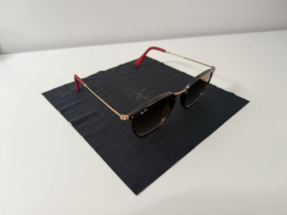 Óculos Ray.Ban com colaboração da Ferrari