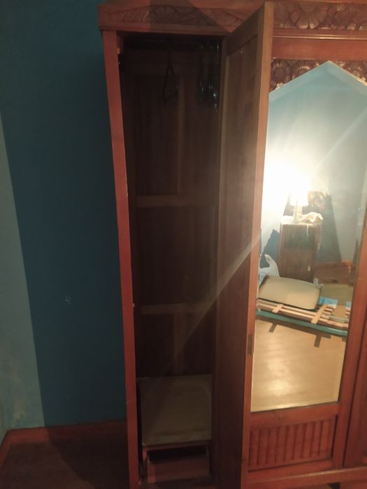 Armário Guarda-roupa em madeira