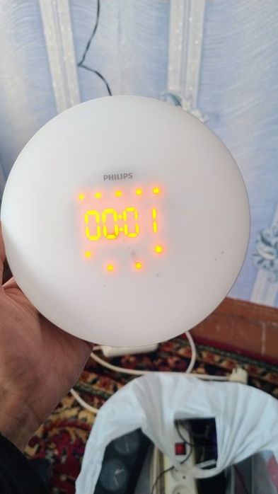 Настільний будильник з годинником Philips HF3505