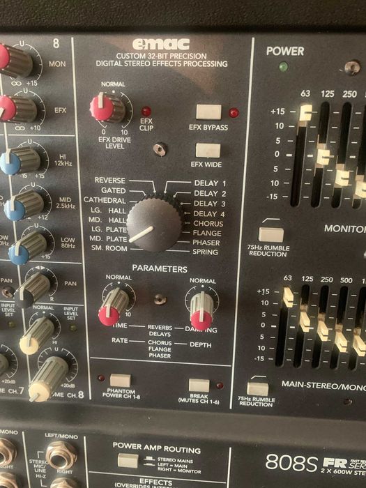 powermikser Mackie / USA/ 2x600 watt - zawodowy