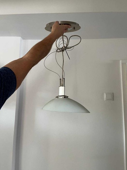 Lampa wiszaca halogenowa nad stół