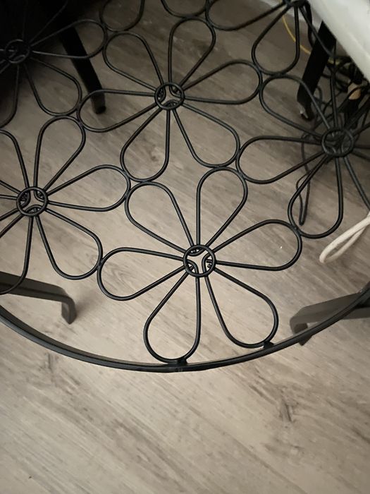 Mesa de centro com tampo de vidro