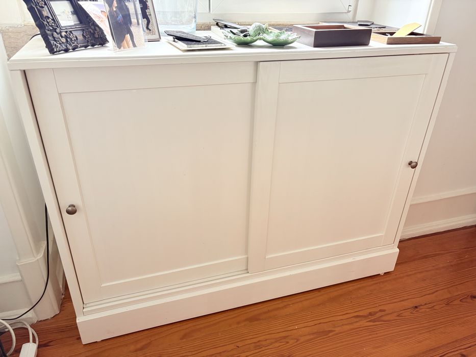 Aparador branco IKEA