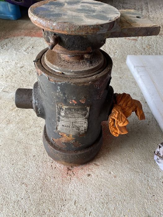 Silownik Penta z systemu kontenerowego BDF kiper wywrot