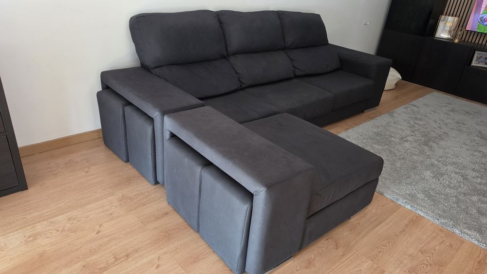 Sofa preto com chaise longue amovivel