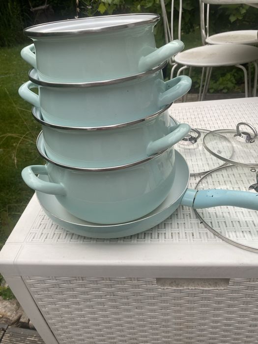 Garnki 4 sztuki plus jedna