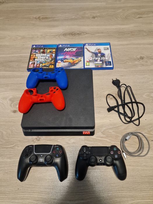 Konsola ps4 z grami i 2 kontrolerami